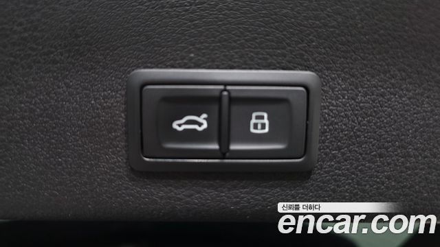 Audi e-tron 2022 — photo 27