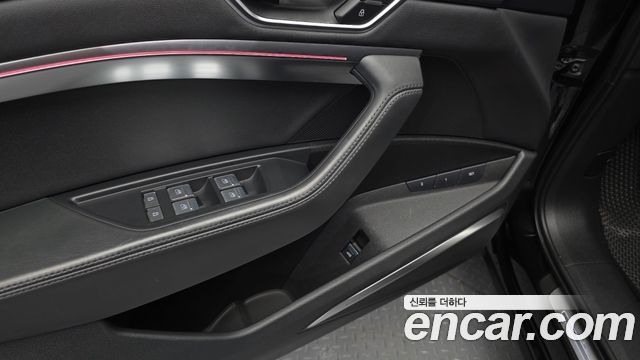 Audi e-tron 2022 — photo 33