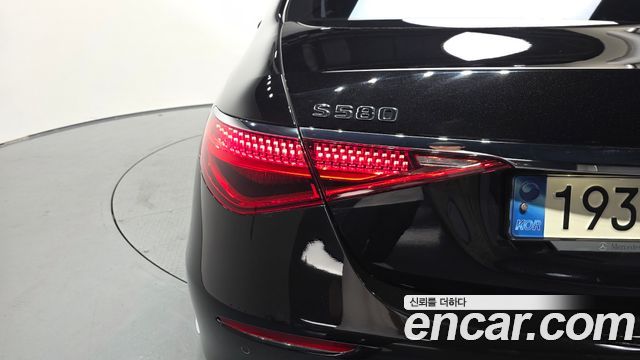Mercedes-Benz S-Class 2022 — photo 9