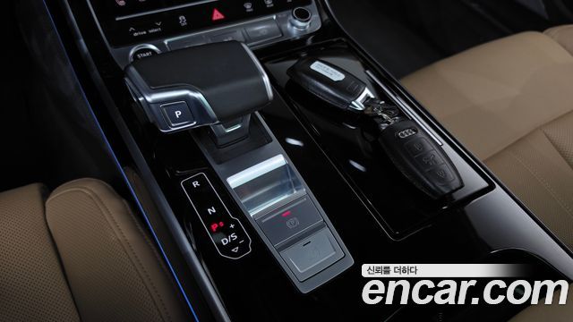 Audi A8 2021 — photo 12