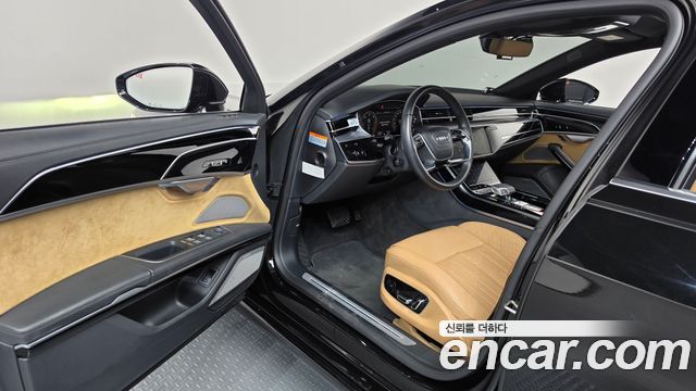 Audi A8 2021 — photo 13