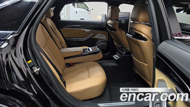 Audi A8 2021 — photo 17