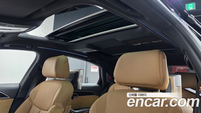 Audi A8 2021 — photo 21