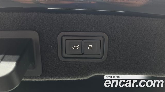 Audi A8 2021 — photo 22