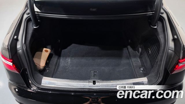 Audi A8 2021 — photo 24
