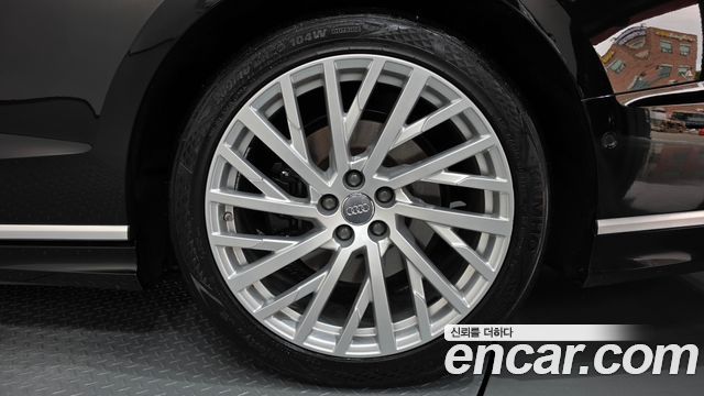 Audi A8 2021 — photo 7