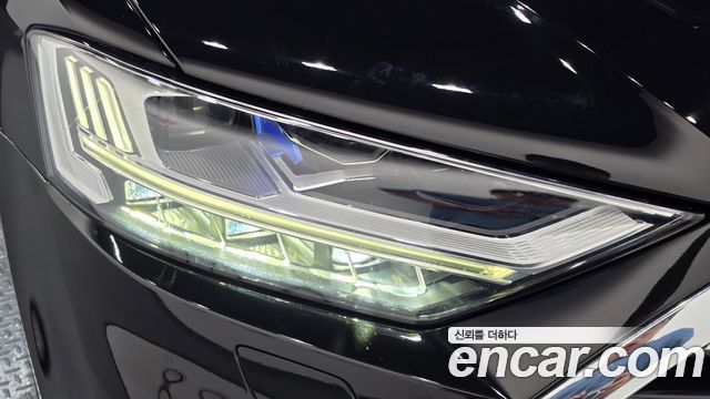 Audi A8 2021 — photo 8