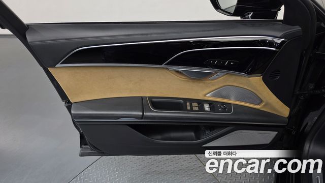 Audi A8 2021 — photo 14