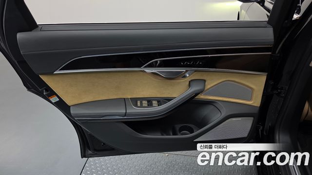 Audi A8 2021 — photo 15