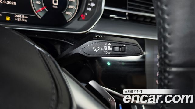 Audi A8 2021 — photo 27