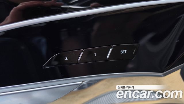 Audi A8 2021 — photo 29