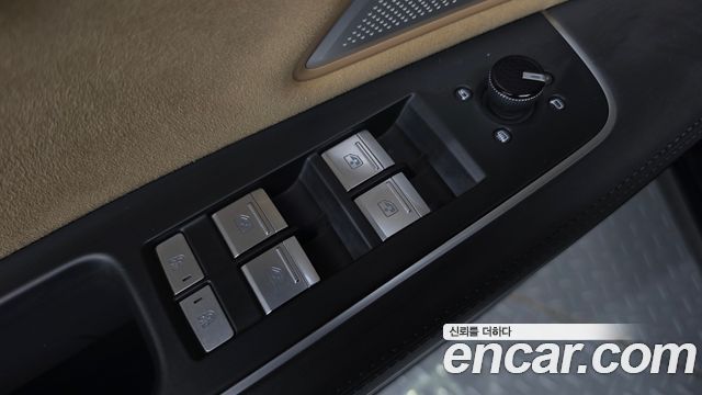 Audi A8 2021 — photo 36