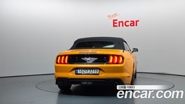 Ford Mustang 2022 — photo 4