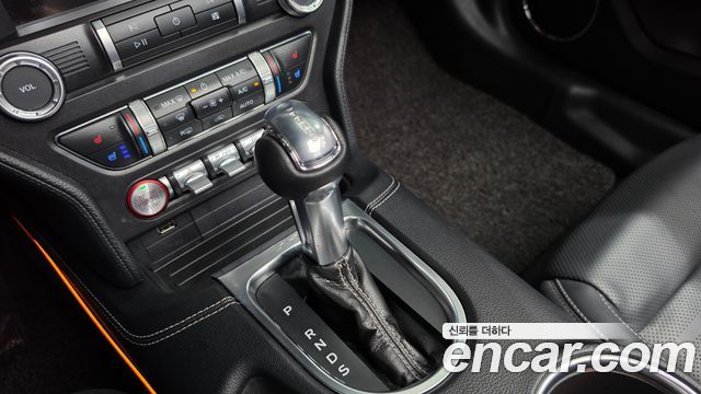 Ford Mustang 2022 — photo 12