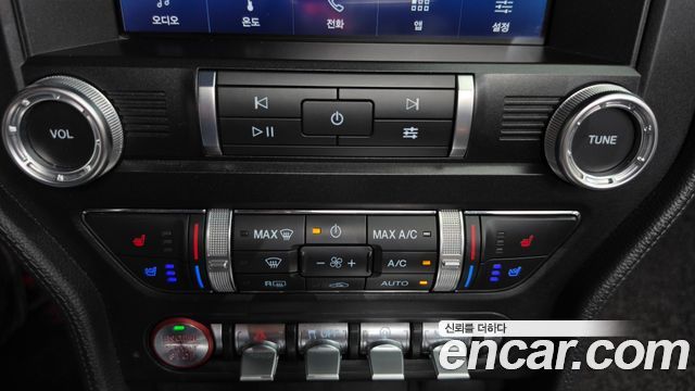 Ford Mustang 2022 — photo 18