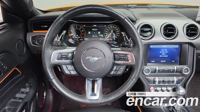 Ford Mustang 2022 — photo 19