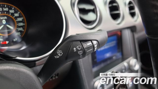 Ford Mustang 2022 — photo 25