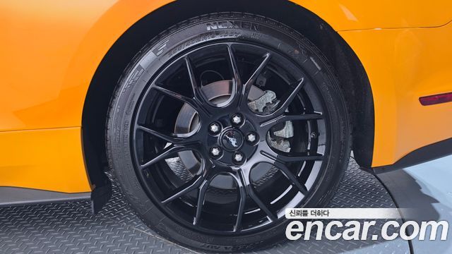 Ford Mustang 2022 — photo 7