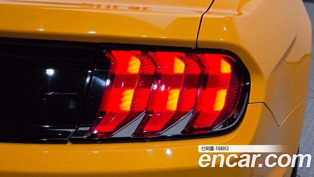 Ford Mustang 2022 — photo 9