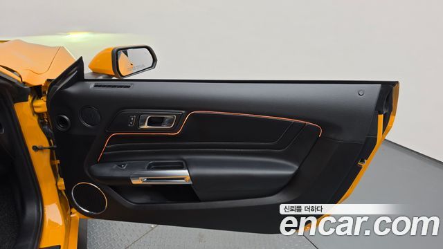 Ford Mustang 2022 — photo 14