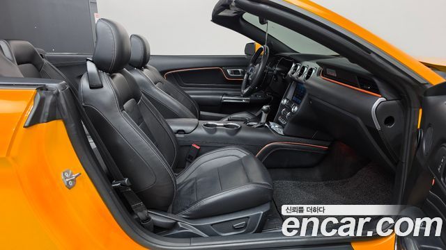 Ford Mustang 2022 — photo 16