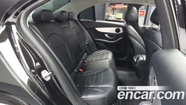 Mercedes-Benz C-Class 2017 — photo 18