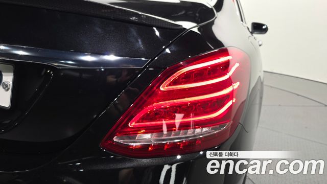 Mercedes-Benz C-Class 2017 — photo 9