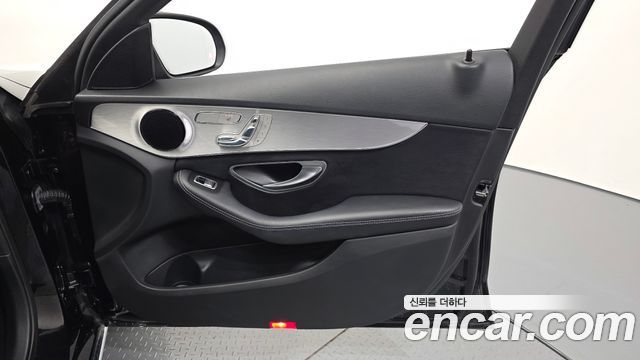 Mercedes-Benz C-Class 2017 — photo 14