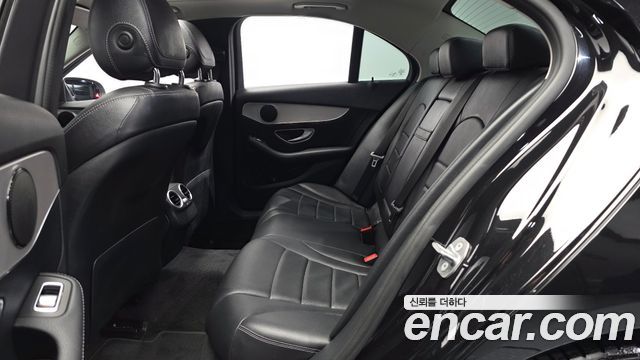 Mercedes-Benz C-Class 2017 — photo 16