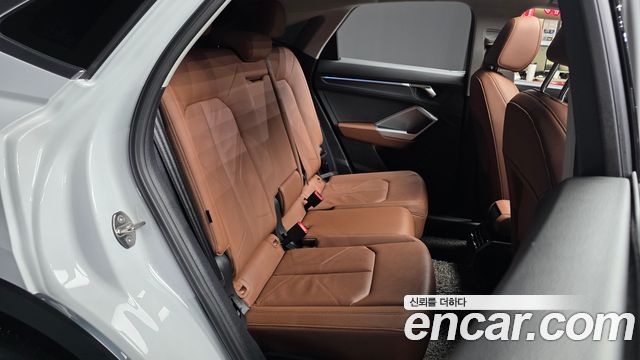 Audi Q3 2022 — photo 18