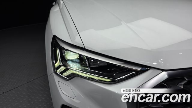 Audi Q3 2022 — photo 8
