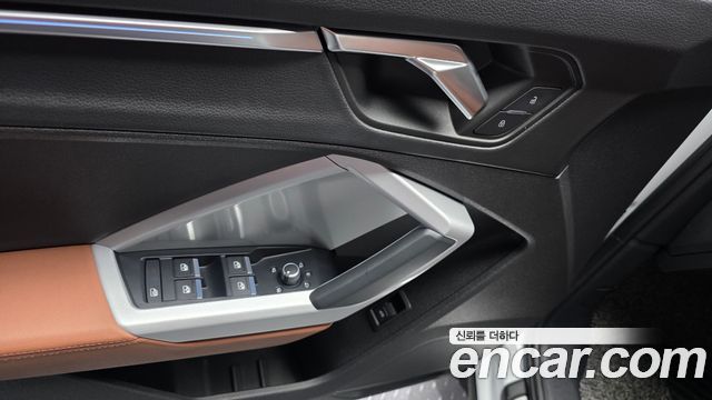 Audi Q3 2022 — photo 30