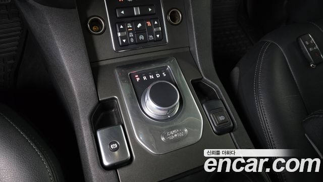Land Rover Discovery 2014 — photo 9