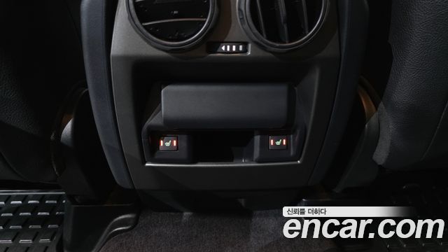 Land Rover Discovery 2014 — photo 17