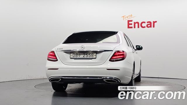 Mercedes-Benz E-Class 2019 — photo 4