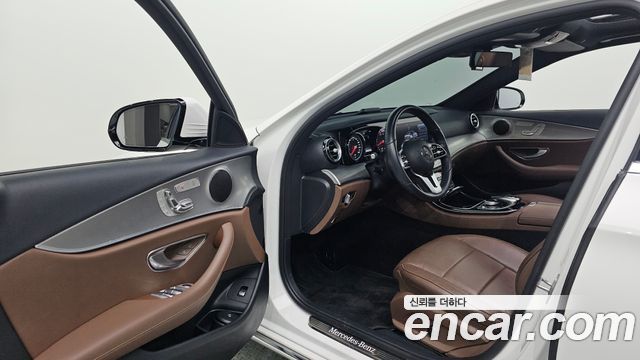 Mercedes-Benz E-Class 2019 — photo 10