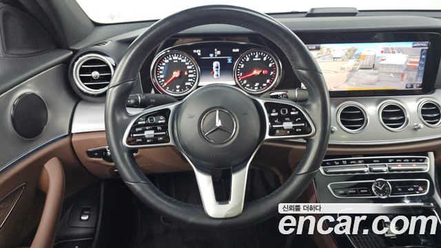 Mercedes-Benz E-Class 2019 — photo 13