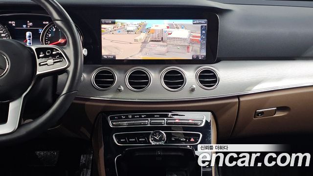 Mercedes-Benz E-Class 2019 — photo 14