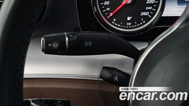 Mercedes-Benz E-Class 2019 — photo 18