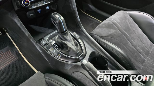 Hyundai Veloster 2021 — photo 12