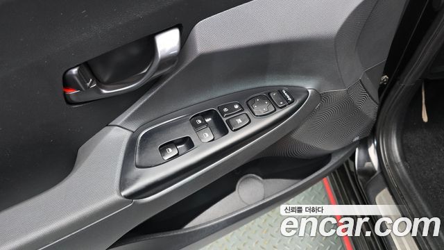 Hyundai Veloster 2021 — photo 27