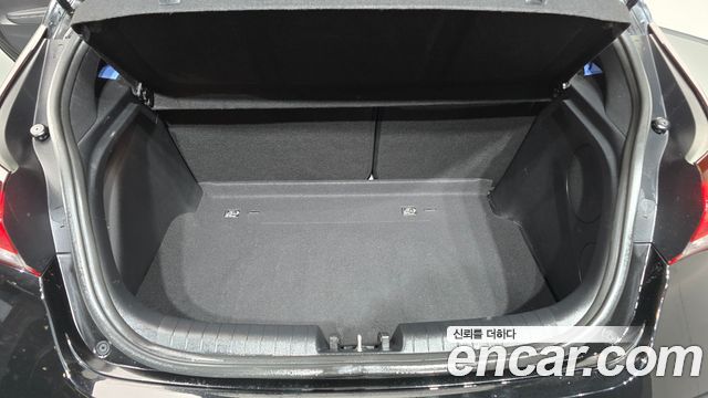 Hyundai Veloster 2021 — photo 30