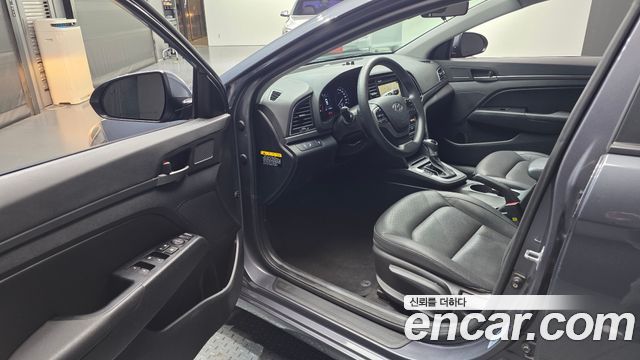Hyundai AVANTE 2018 — photo 10