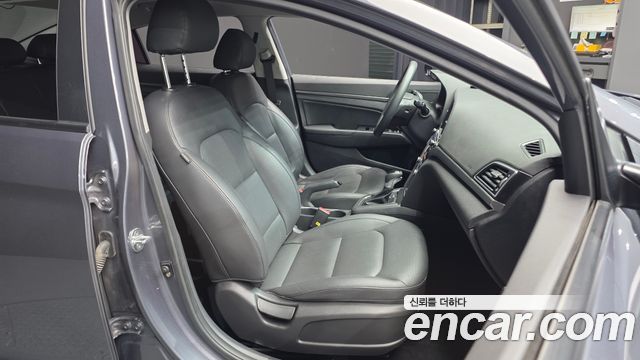 Hyundai AVANTE 2018 — photo 12