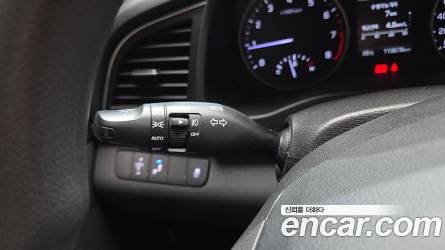 Hyundai AVANTE 2018 — photo 16