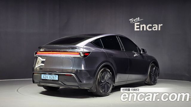 Tesla Model Y 2026 — photo 2