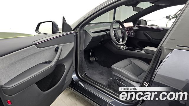 Tesla Model Y 2026 — photo 10