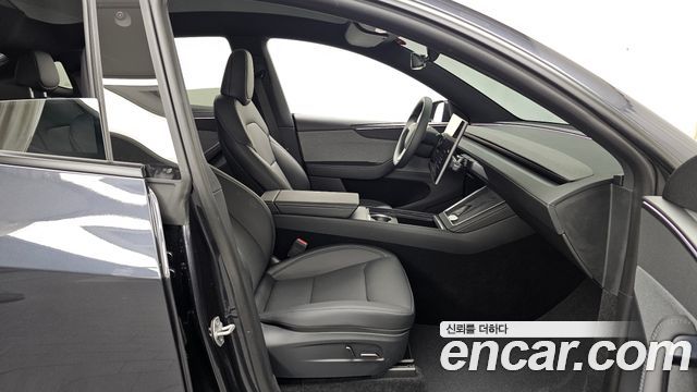 Tesla Model Y 2026 — photo 11