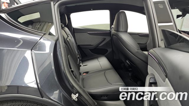 Tesla Model Y 2026 — photo 12