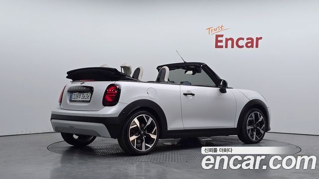 Mini Cooper Convertible 2026 — photo 2